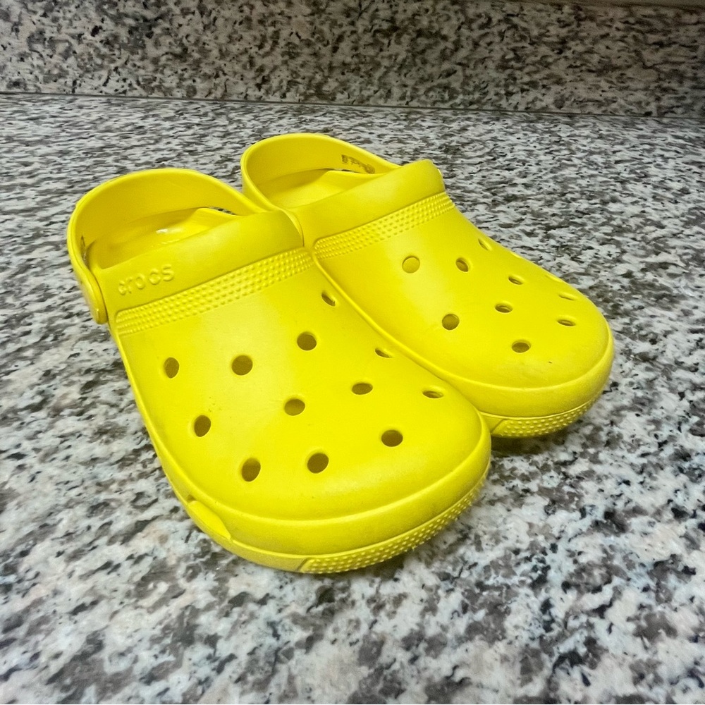 Crocs Yellow Unisex Women’s Size 8, Men’s Size 6